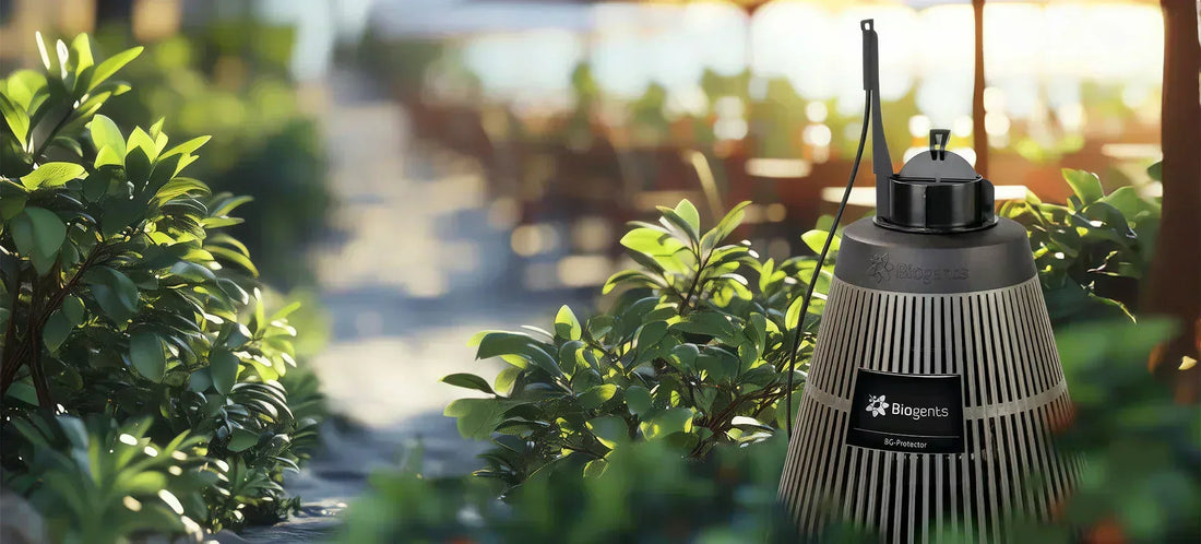Famille profitant d'une terrasse de jardin avec un piège Aero Trap Biogents anti-moustique